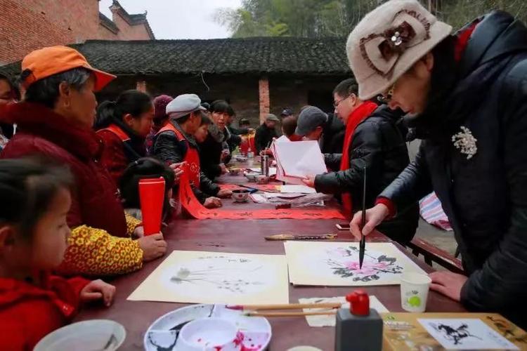 基层行活动来到了长圳村,将优质的文化产品和文化服务送到村民家门口